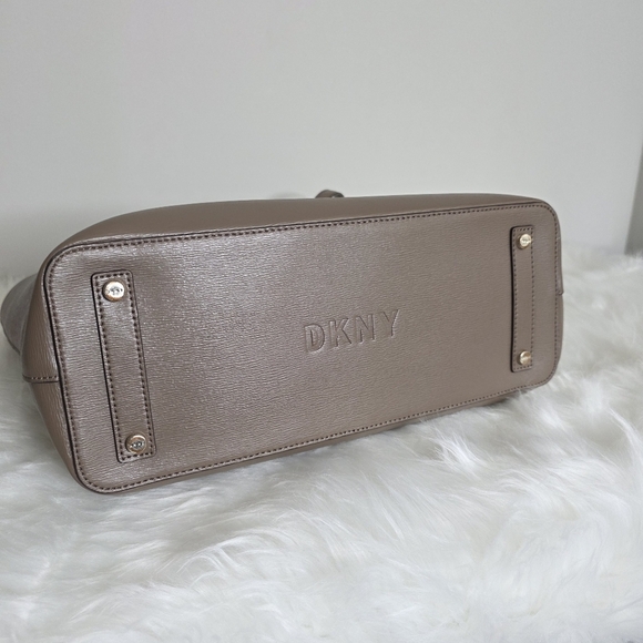 DKNY Taupe Bryant Park Leather Organizer Work Tote w/ Laptop Divider + Dust Bag - Picture 10 of 15